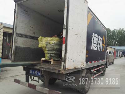 不銹鋼振動(dòng)篩發(fā)貨 不銹鋼振動(dòng)篩發(fā)貨